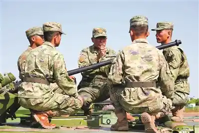 铁血铸魂，战旗飞扬——转型中的强军新篇