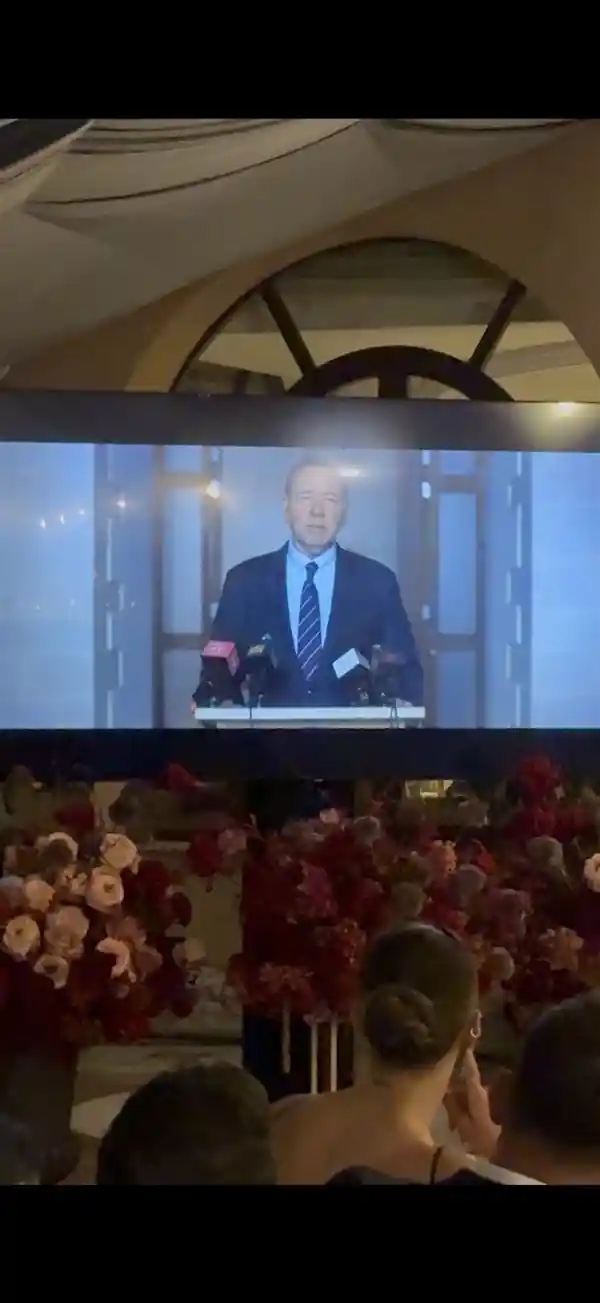 凯文·史派西携新作惊艳亮相威尼斯，影坛重磅回归引热议