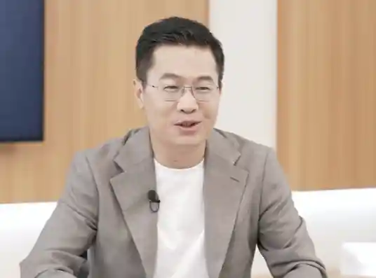 小米17系列改名风波：卢伟冰亲释非蹭苹果热度，升级亮点全解析