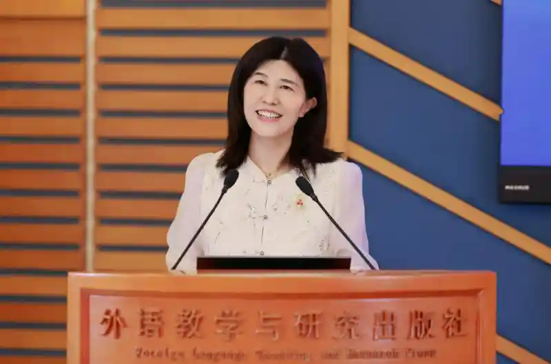 外研社跨界出圈：波西与皮普玩偶开启儿童成长新萌境