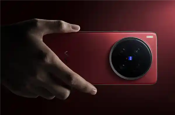 vivo X300s震撼曝光：7000mAh巨电+2亿像素主摄+1.5K直屏旗舰配置来袭