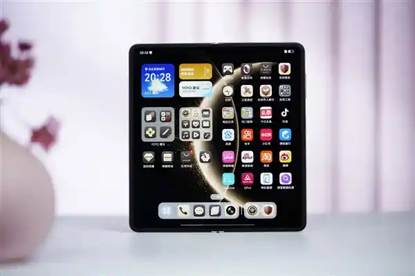 荣耀青海湖刀片电池破界出圈：硅含量25%刷新全球纪录，摘得GLOMO年度颠覆性创新桂冠