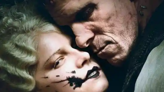 《暗黑新娘》导演怒斥华纳：尺度过大引争议，舔呕吐物情节遭抗议