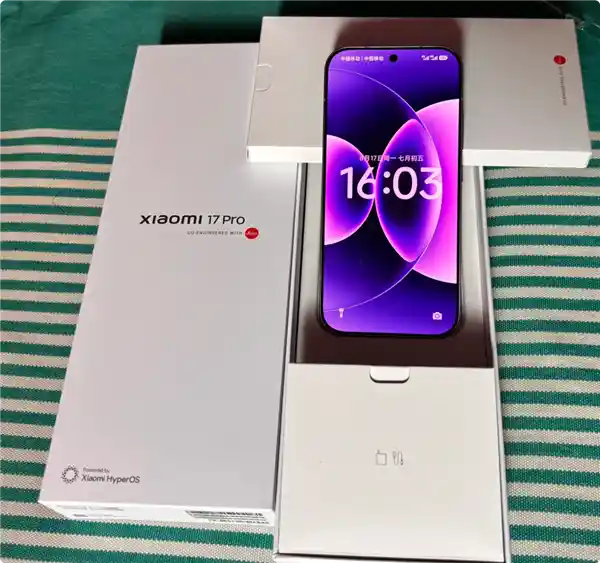 小米17 Pro硬刚致命撞击 为护主人遭重创成废机